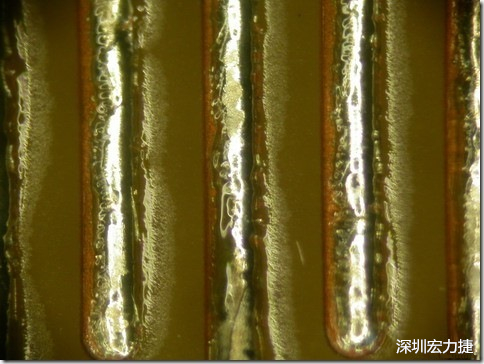 經(jīng)過168小時的高溫高濕環(huán)境實驗后，此錫膏的最低SIR還可達(dá)到500,000,000 ohms，取LOG10為108.70，但是可以看到焊錫的邊上還有未吃錫的露銅，表示其吃錫狀況比較差