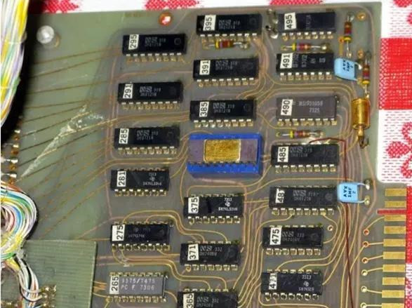 1972年開發的一塊基于Intel 8008的計算機中的印刷電路板。(資源來源：DigiBarn計算機博物館)