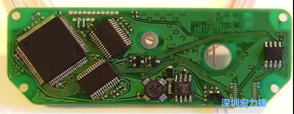 圖5：帶旋轉芯片功能的任意角度布線是給這種電路板布線的唯一方法。